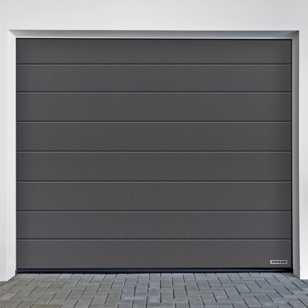 Garagepoort Hörmann RenoMatic M-Profilering Planar met moderne uitstraling en grijze afwerking.