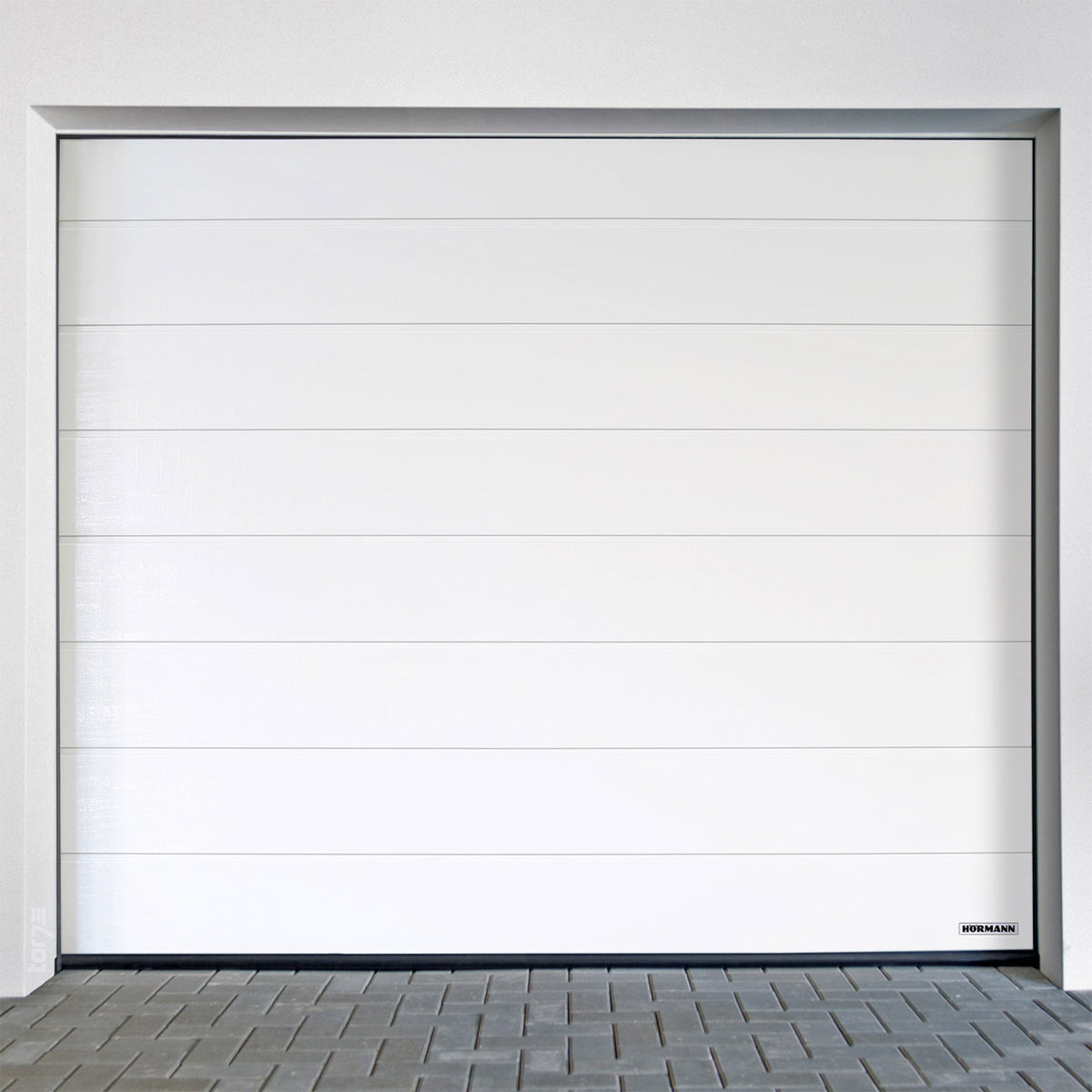 Hörmann Garagentor in Weiß mit M-Sicke, modernes Design und praktische Anwendung für jede Garage.